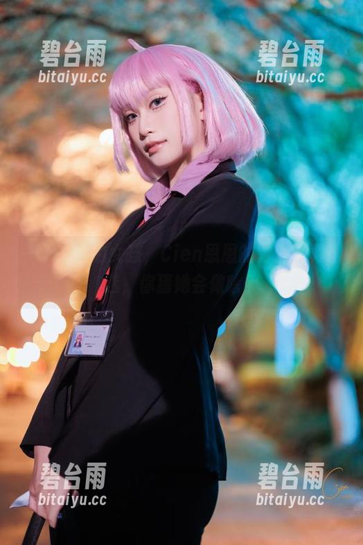 一个捣蒜的女孩，Cien恩恩的厨房写真精选，你猜她会做啥？