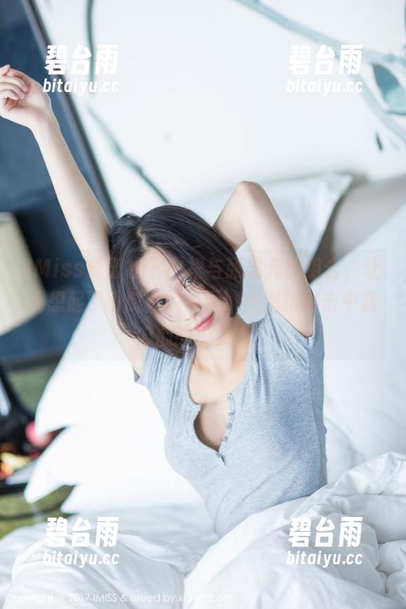 IMiss爱蜜社 - 白裙与张思允的组合，让我想起了小时候的不羁，美图瞬间击中我内心的少女心！
