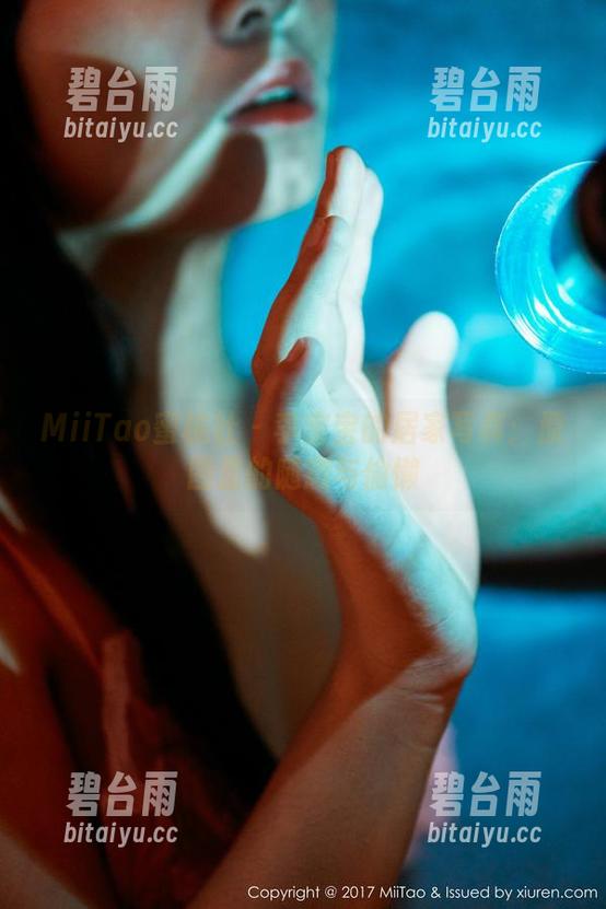 MiiTao蜜桃社 - 李宝宝的居家写真：原图里的随意与偷懒