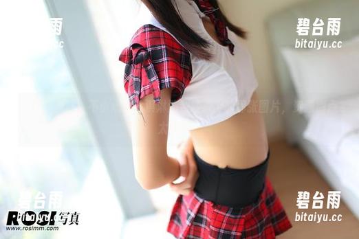 ROSI夏日：不小心把冰淇淋滴到沙滩上的那张图片，资源别点太快哦！