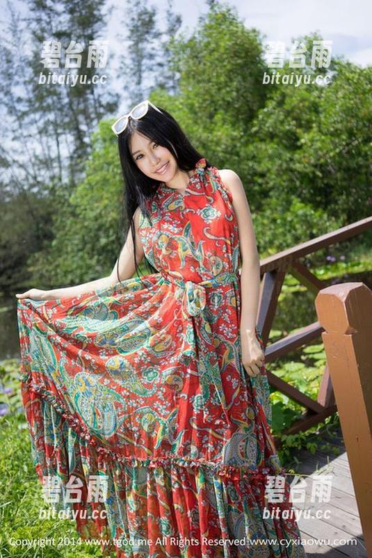 TGOD推女神 - 施忆佳的红裙私拍：今晚有资源？只想轻轻点个赞！