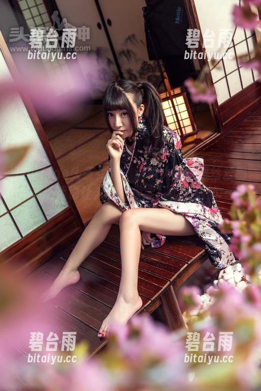 TouTiao头条女神 - 这组大蜜蜜黑丝套图，不说话也让人觉得很能打，精选的一手好牌。