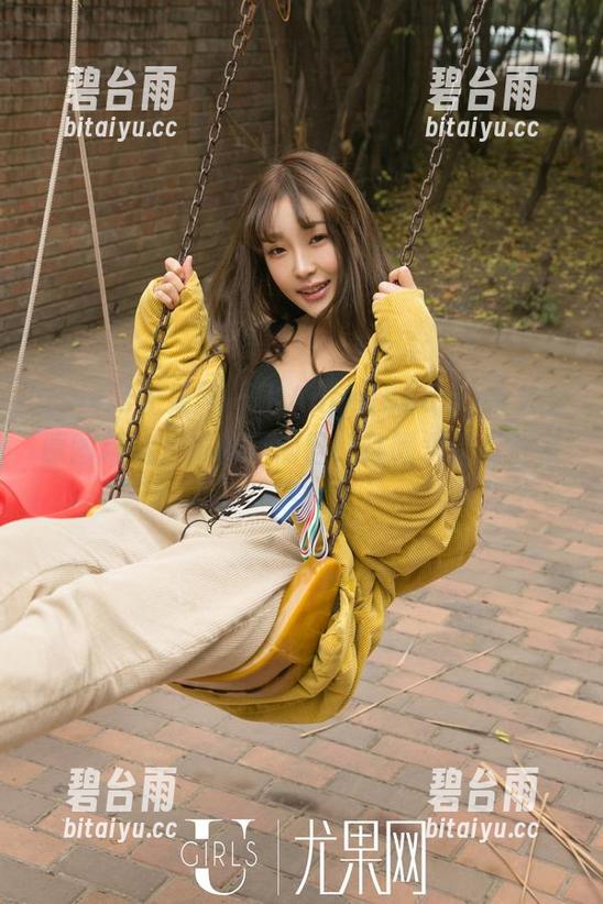 UGirls尤果网 - 飞Angelababy教室的原图精选，难以不侧目，连喝水都变得紧张