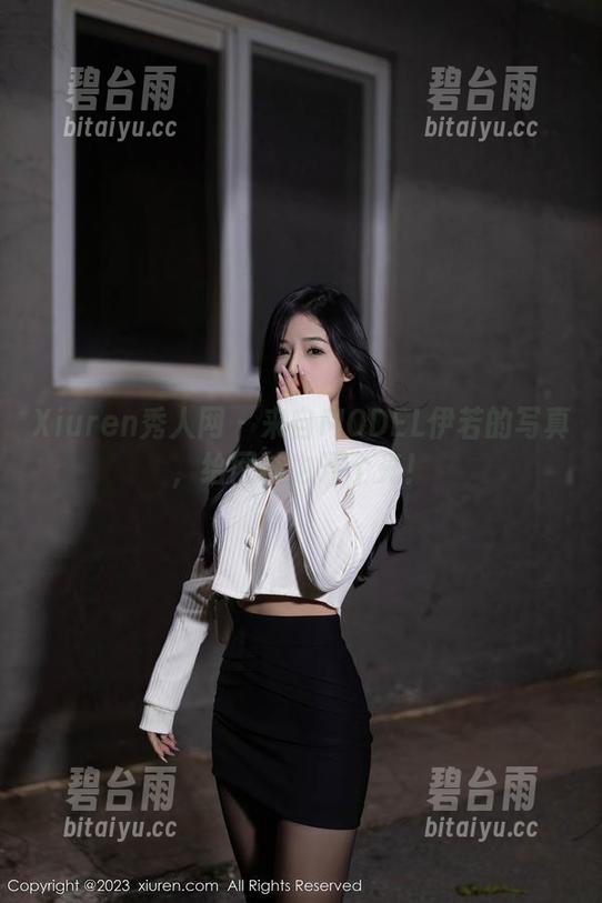 Xiuren秀人网 - 来自MODEL伊若的写真，给网袜也开个光！