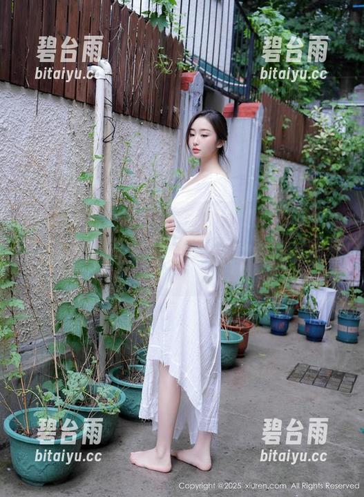 Xiuren秀人网 - 犹豫是否该进入沙发下，豹纹套图给我勇气！卓君Jeanes的写真来了