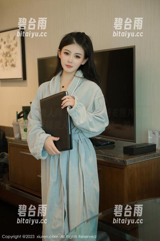 Xiuren秀人网 - 杜viki的睡衣图片更新，像是睡美人醒来后的随意一拍。