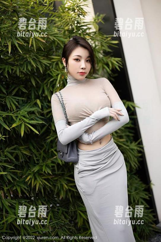 Xiuren秀人网 - 看汐汐baby穿黑丝写真，照片里的我已经无法直视自己的小腿了…