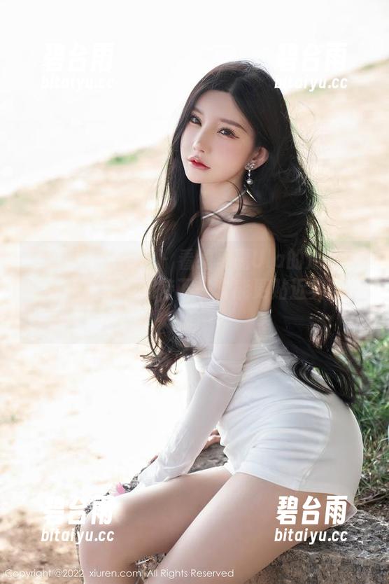 Xiuren秀人网 - 看绮里嘉Ula的定制婚纱写真，真心期待下一套能更贴近实际一点…