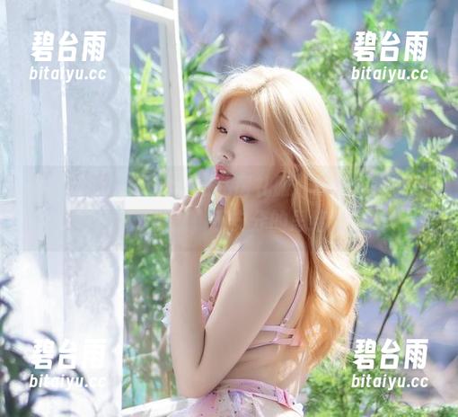 这件Yebin(전예빈)的私房礼服，就像浪漫的午后，微风拂过，不安分的思绪纷飞。