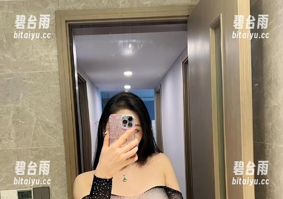微密圈 - 付费没啥大不了！不爱笑的赛琳5.20图集全在这里等你哦！