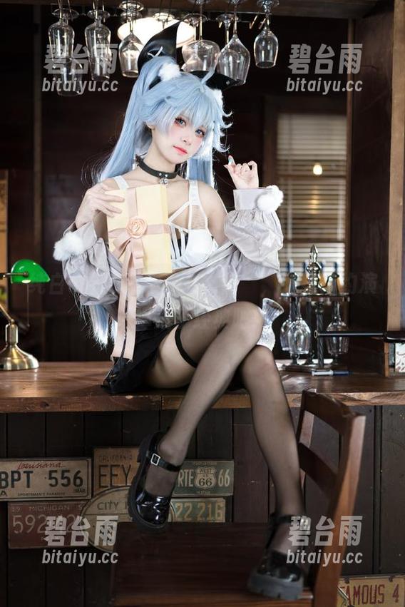 纯白cos？看看“九柒喵”，她把简约演绎成了经典吧！