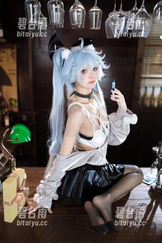 九柒喵在朝凪泳装合集里，这才是我们想要的‘水中精灵’！