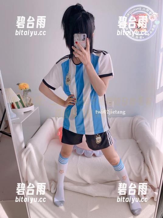 私拍时间：二阶堂宅绘子和她的白丝毛衣，原图等着你来瞧！