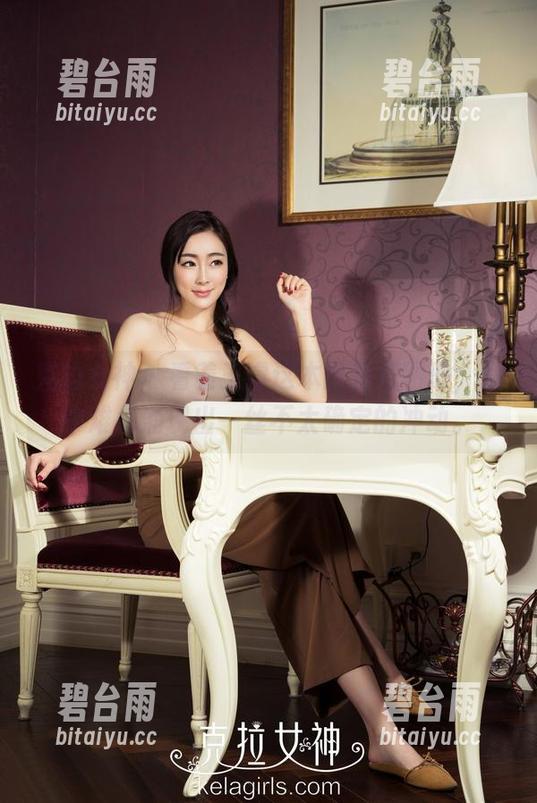 克拉女神 - 看着王睿这本比基尼图册，心中难免涌现出一丝不太确定的冲动。