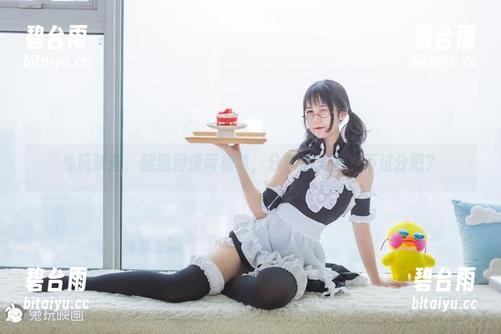 兔玩映画，腿细得像两根笔，分享这美图，不过分吧？