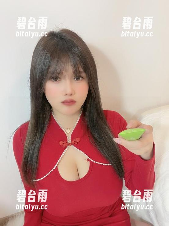 微密圈 - 一眼看去，可馨juicy紫色姐姐的全套图片，电力十足。