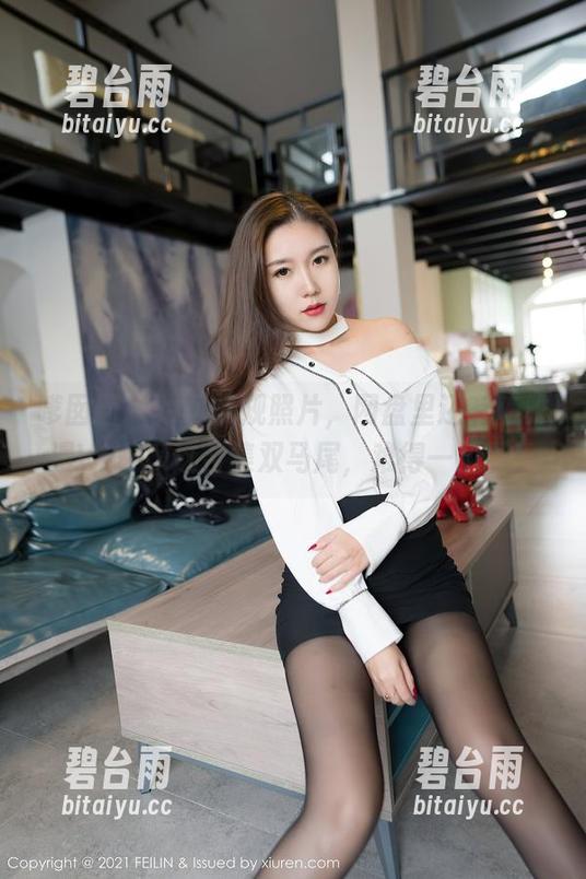 嗲囡囡 - 除了常规照片，网盘里还有陈雅漫VICKY这合集双马尾，难得一见啊！