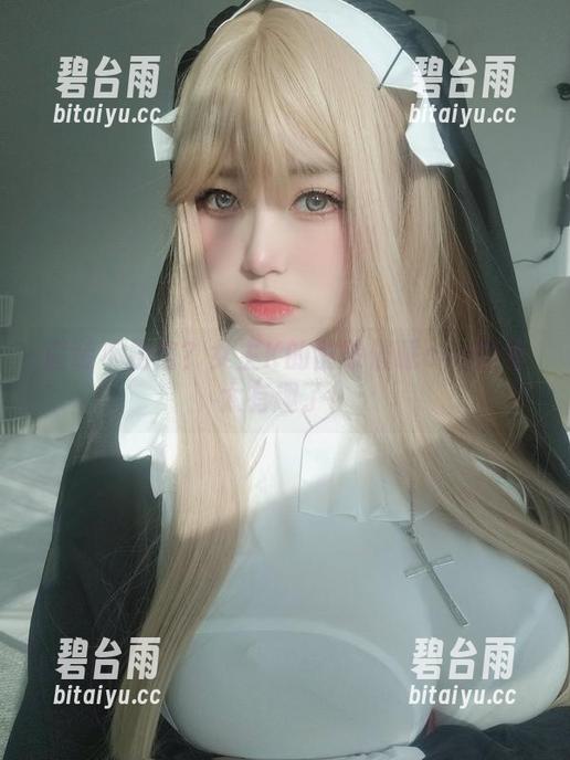假装不相信？女主K的前辈催眠cos图集太有趣了！