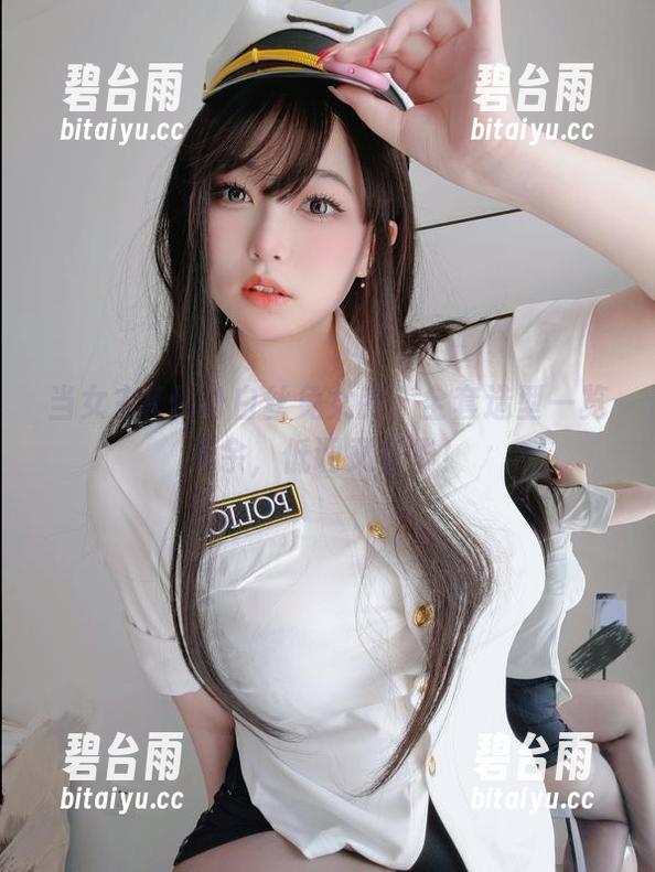 女主K 当女主K化身白丝兔女郎,全套造型一览无余,低调又奢华!