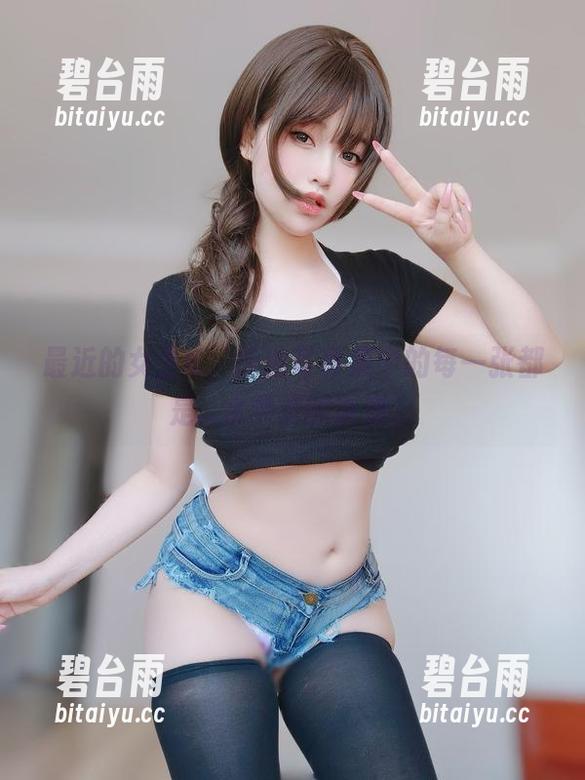 最近的女主K，泳池写真集中的每一张都是...水灵灵的诱惑。