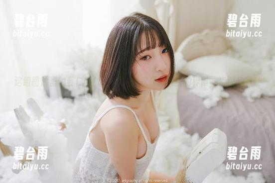 这组图片里的姜仁卿(강인경)，轻松打破教室的界限，资源多到让人惊讶。