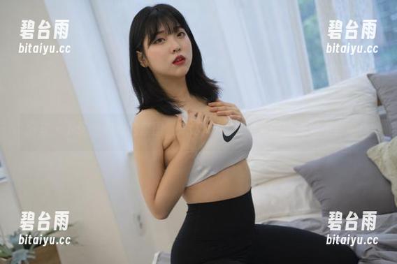 分享一下这组绝妙的套图，宋哈娜(송하나)美腿完美到不真实！