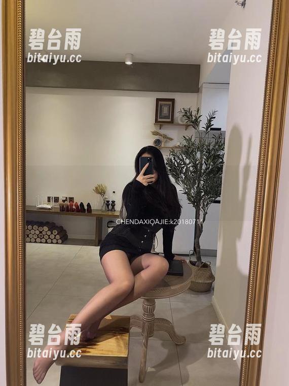 微密圈 - 宸大小姐的私房美图，看看她如何在剧情中当女主角