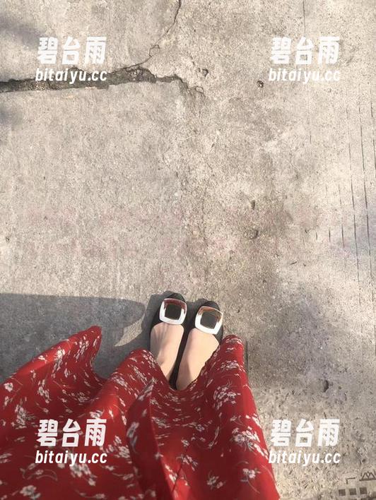 微密圈 - 她胡乱玩黑白，妥妥的小仙女ELaine私拍合集，看到好想说点什么，但语无伦次…