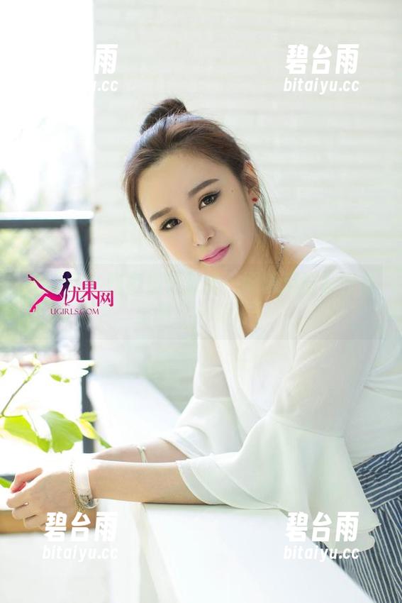 尤果网 - 腰身扭转放松：谭晓彤瑜伽合集里的“小秘密”