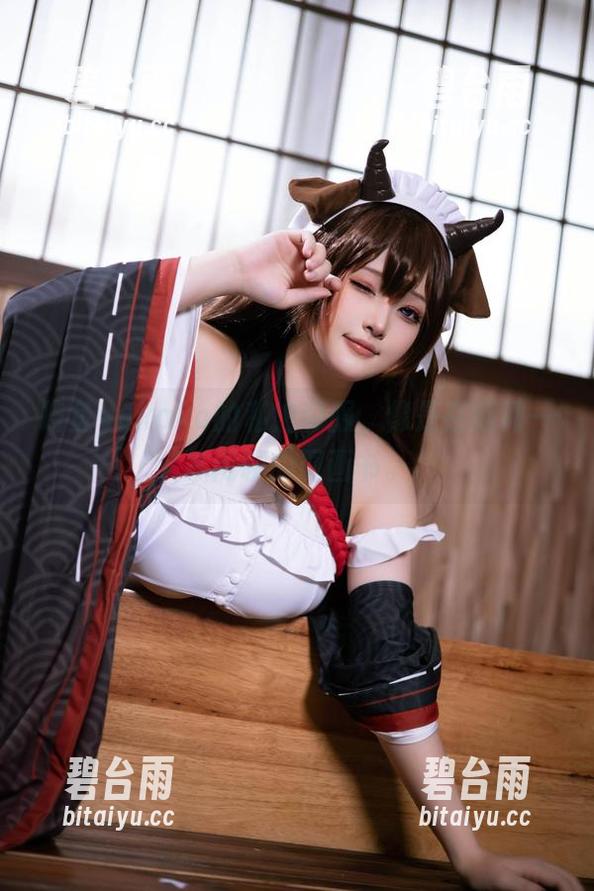 屿鱼yukako的私拍和服，像是在翻阅一本闲聊的图画书。