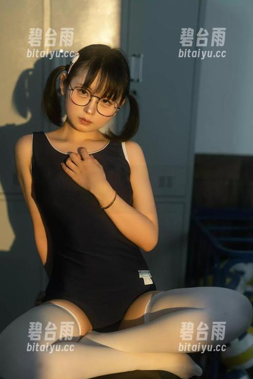 听说幼水铃衣最近出了最新套图，毛衣款式配色真让人…懵逼！