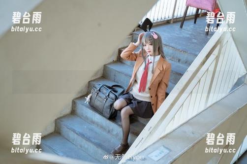这只白色猫，加上无筝ryou的气质，结果......照片就这么傲娇了