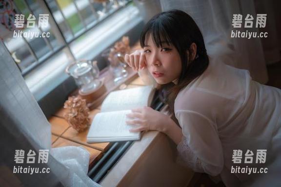 无脸不清纯？无颜小天使wy的套图分享让我开始相信，不靠脸也能走在潮流前沿！