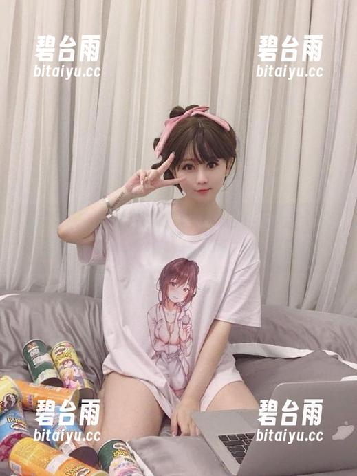 竟然是依酱吖的黑色内衣私拍，让这个套图变得热乎乎的，真羡慕她的身材！
