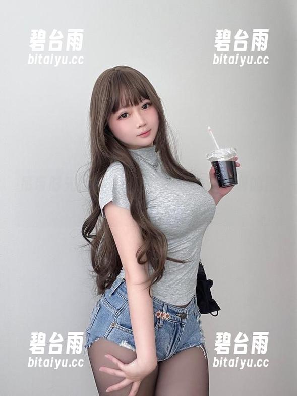 吊带时光，高清壁纸，听说是依酱呀的魔力加成。