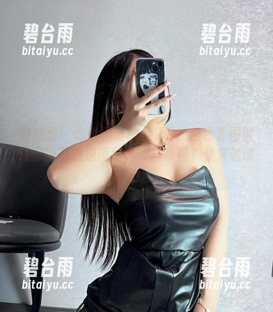 微密圈 - 你能相信桃沢樱呀的白色套图能让你的下载速度提升一档次吗？快来试试！