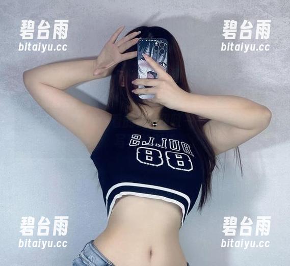 微密圈 - 值得一看的桃沢樱呀——原图与爆款写真的对话