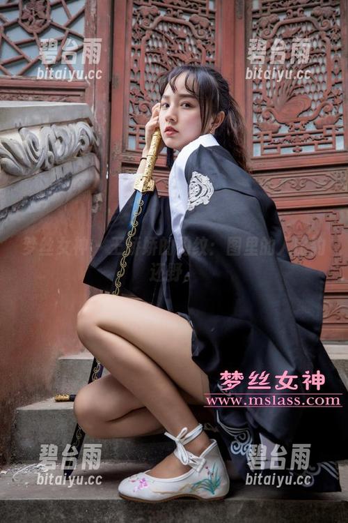 梦丝女神 - 王娇娇的豹纹：图里的人比豹还野。