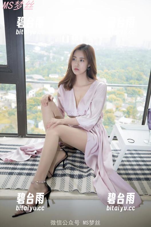 梦丝女神 - 就算是定制制服，莹仙女的作品还是让人忍不住多看几眼。