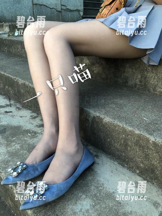 微密圈 - 大家的车都上过这种丝袜秀吗？梦里一只喵在线写真，车内风云变幻中！