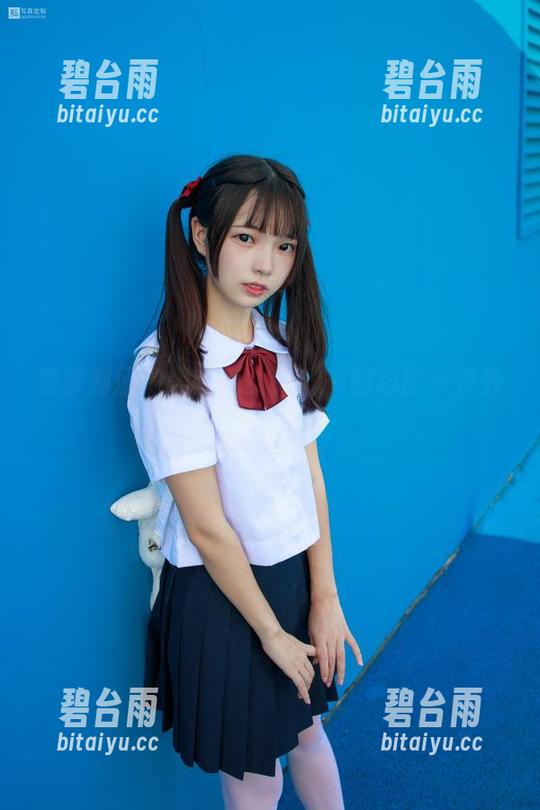森萝财团的黑丝免女郎：一图包比一件外套还重要！