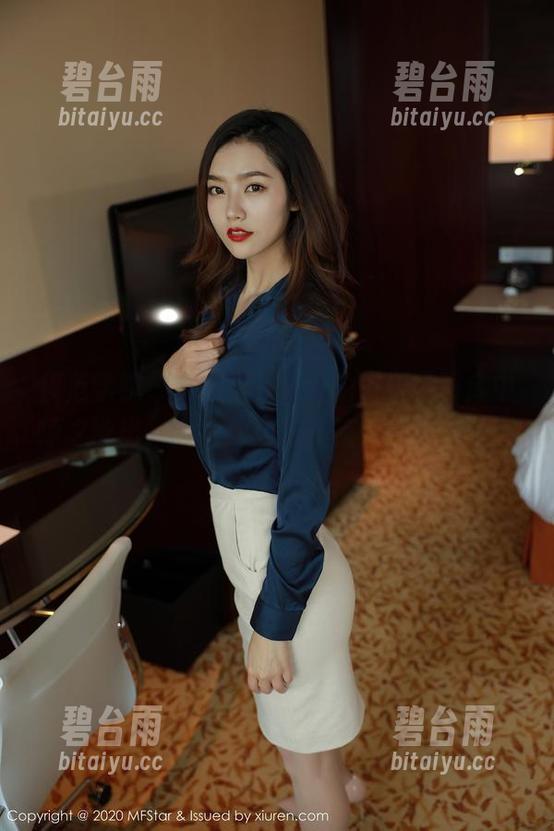 模范学院 - 李颖煊baby的短裙在图库中呼之欲出，拍得那么好，简直无法直视。