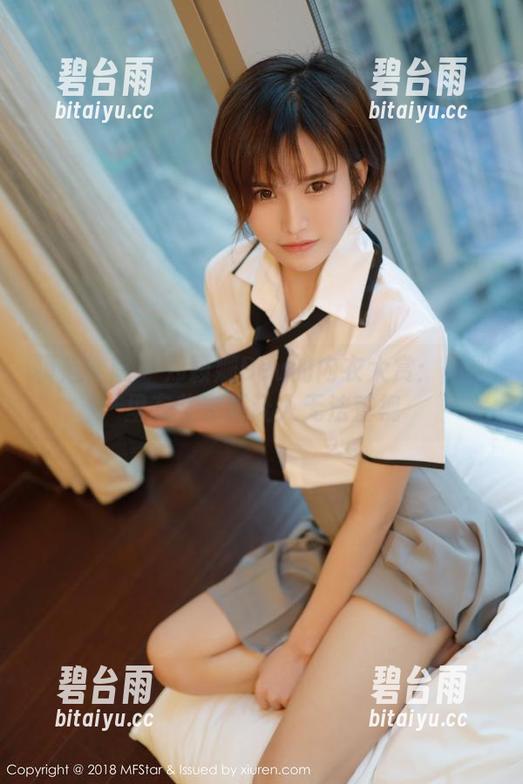 模范学院 - 郑颖姗Bev的内衣大赏：图册里有些东西让人无法直视