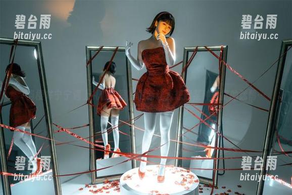 当樱井宁宁遇上礼服，图片更新让人想起某种晚宴的迷情…