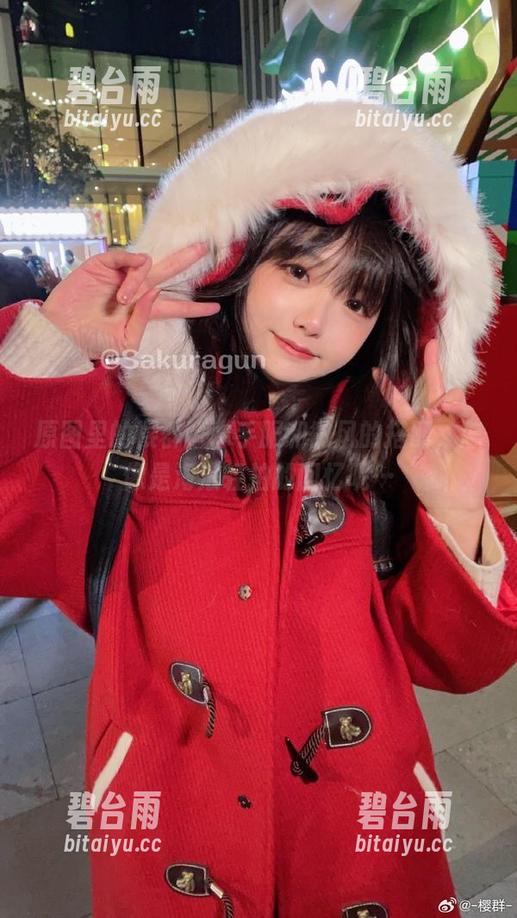 原图里的樱群，水手服和微风的搭配，怎像是海浪轻拍的回忆呢…
