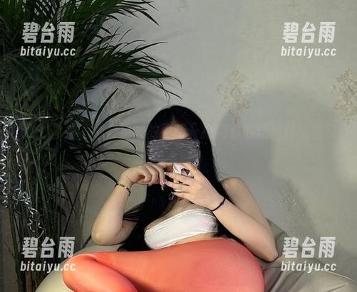 微密圈 - 不看会后悔的更新，猪饲料的红丝袜图包可真不错！