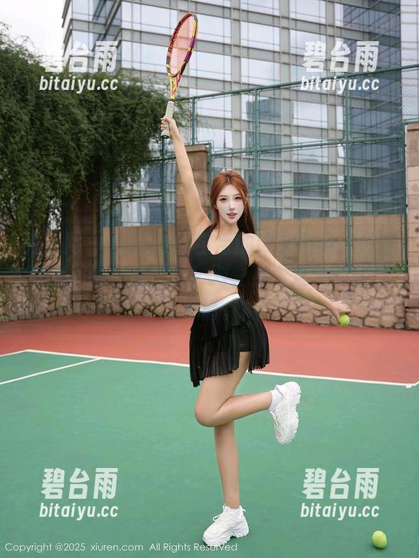 秀人网 - summer宝宝的镂空图集：分享时光，顺便透透气！对，那个透气功能还不错。
