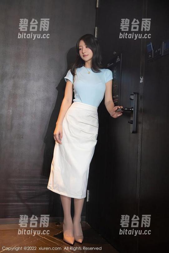 秀人网 - 乔伊joy的旗袍套图：一秒钟变身“年轻时我也是个骄傲可爱的女孩”！