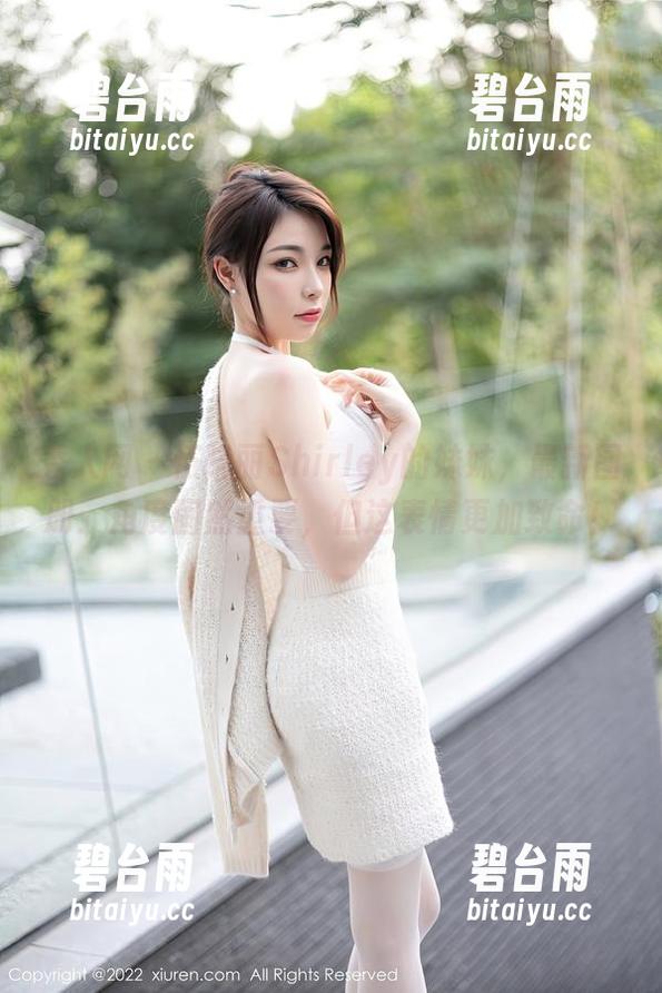秀人网 - 伍晓丽Shirley的妹妹，最新图册：角度固然重要，但这表情更加致命！