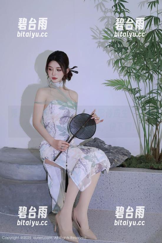 秀人网 - 看！安然化身酒吧侍应生，这套图来得有点狠，别犹豫，快下载！